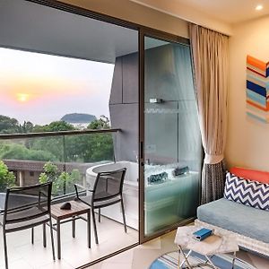 SIS-Double or Twin Spa Bath & Partial Sea View